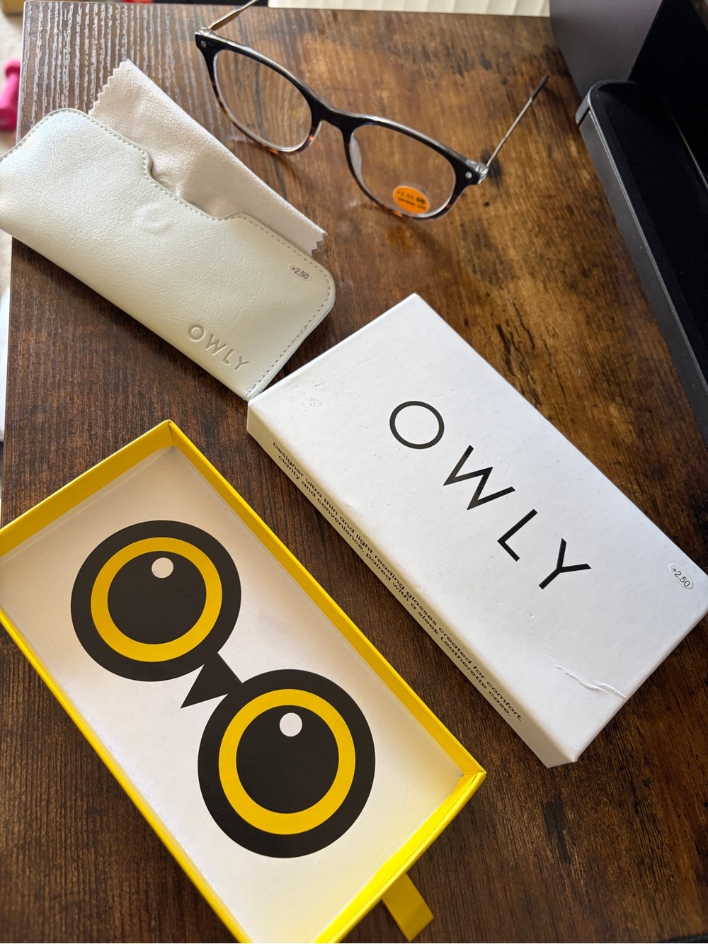 Owly reading glasses with slip in case 2.50